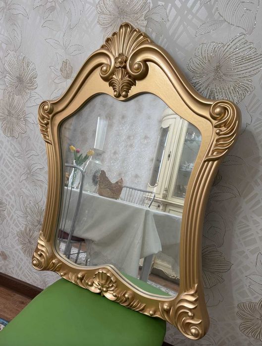 Большое настенное зеркало
