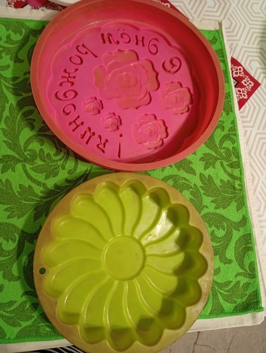 Продам формы для выпечки пирогов , тортов