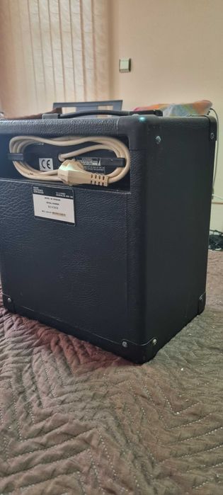 Продавам  китарно кубе Peavey