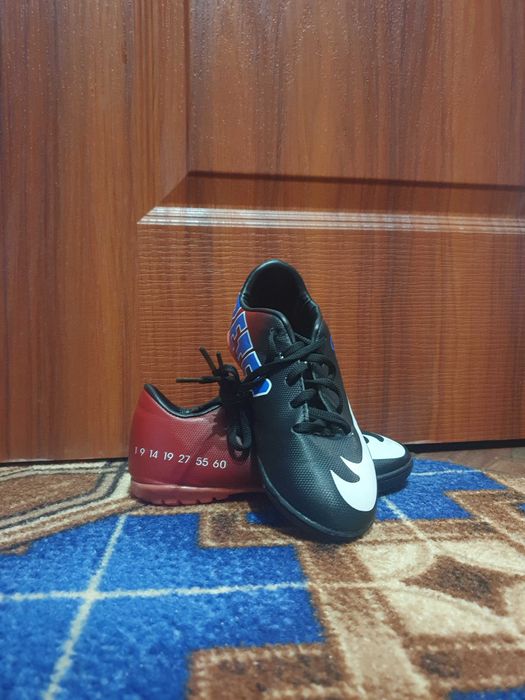 Обувь спортивная