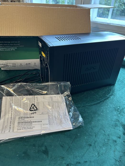 APC Back-UPS 1400VA, 230V, AVR (functie de stabilizator de tensiune), Prize Schuko 700W/1400VA
