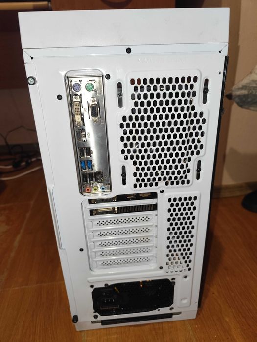 PC - Calculator GTX 1070 8GB - i7-7700 3.60GHz - 16GB RAM - 2TB HDD + 240GB SSD - Gaming/Profesional