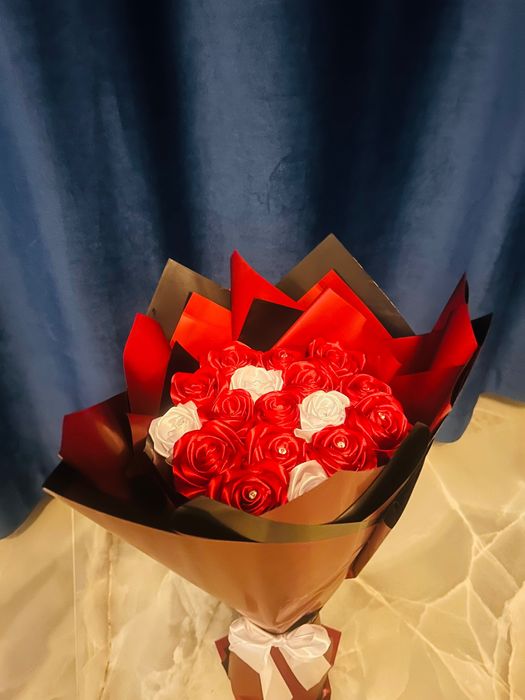 Buchet trandafiri satin