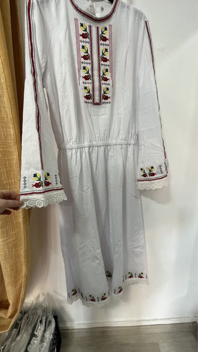 Риза към носия от памучен плата с бродерия