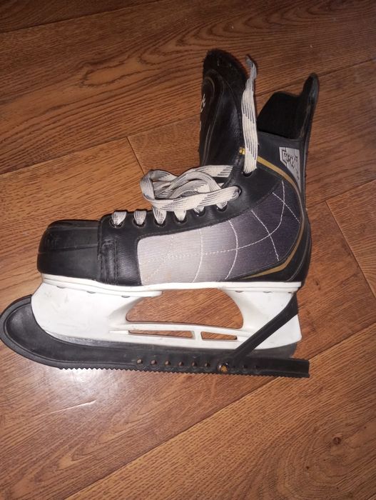 Продам.     Коньки