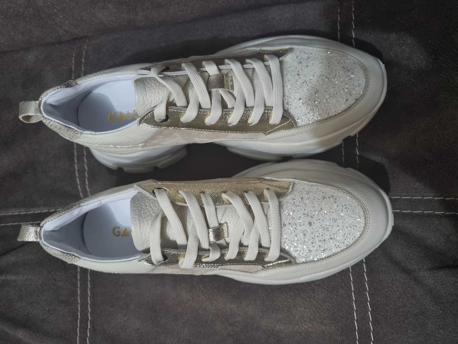 Дамски обувки от естествена кожа и велур