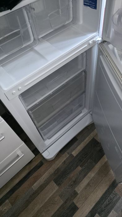 Продам холодильник Indesit
