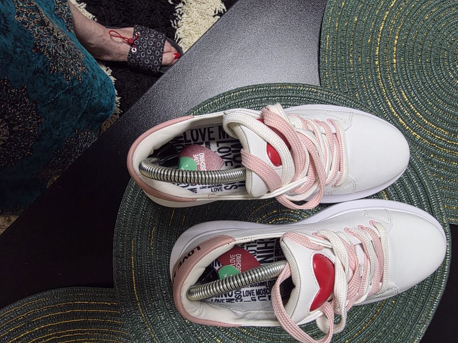 Adidasi noi Love Moschino nr 37