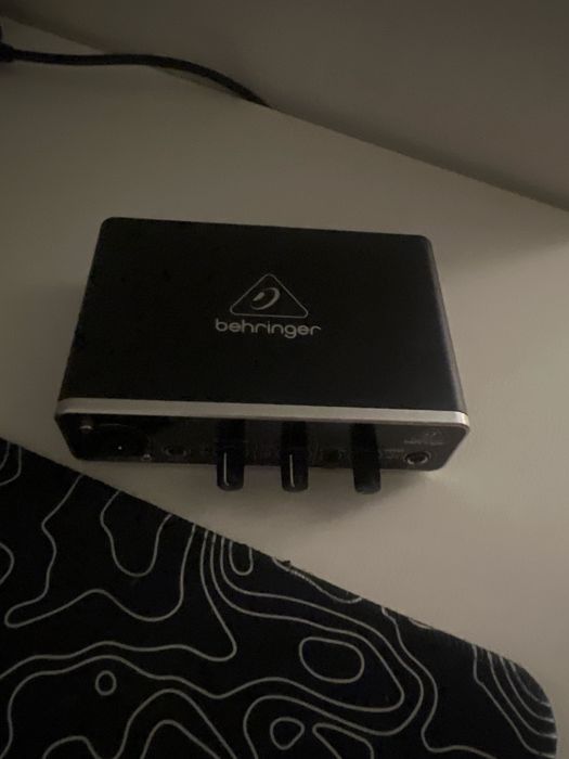 Behringer UMC22 аудиоинтерфейс / звуковая карта