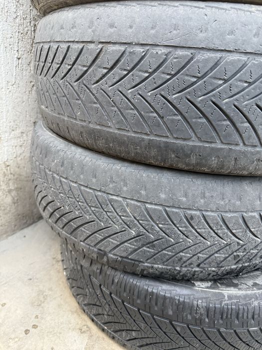 Шины б/у 4 штуки  235/65/17