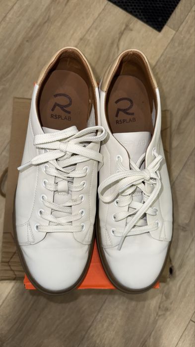 Продам классические белые кеды, размер 44.