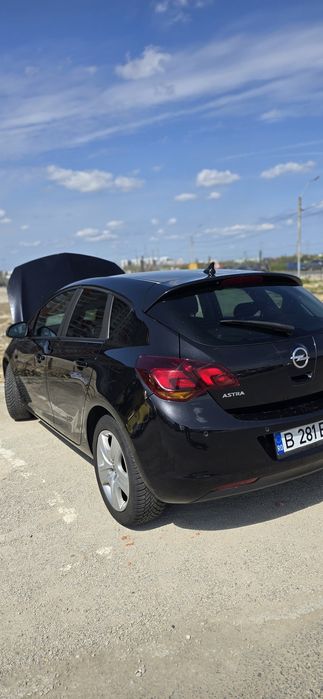 Opel Astra J 2011
