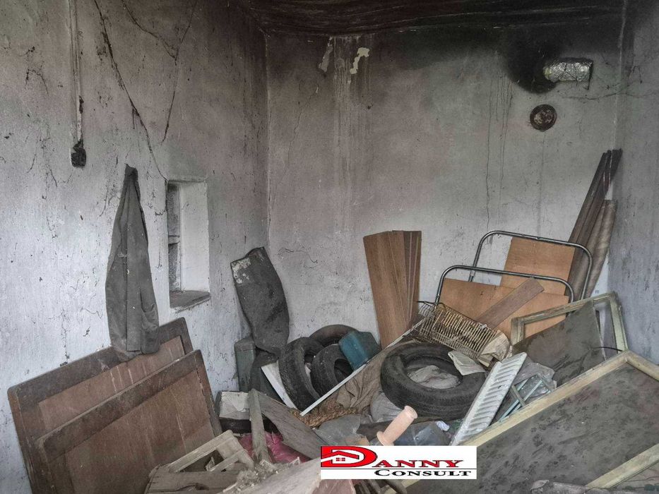 Двуетажна къща с двор в гр. Павликени