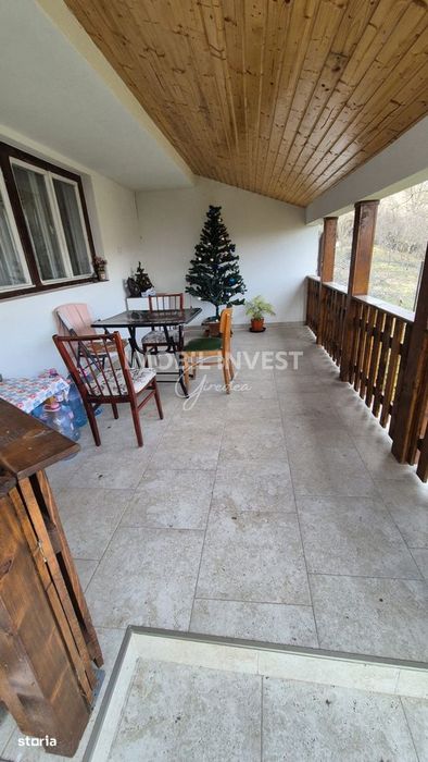 Casa in zona premium, 5 camere, 3 dormitoare, 2 bai, 2300 mp teren