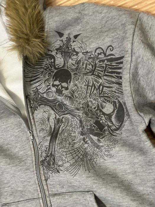 Сив Y2K Vintage суичър с пухена качулка (Fur hood) и принт на черепи