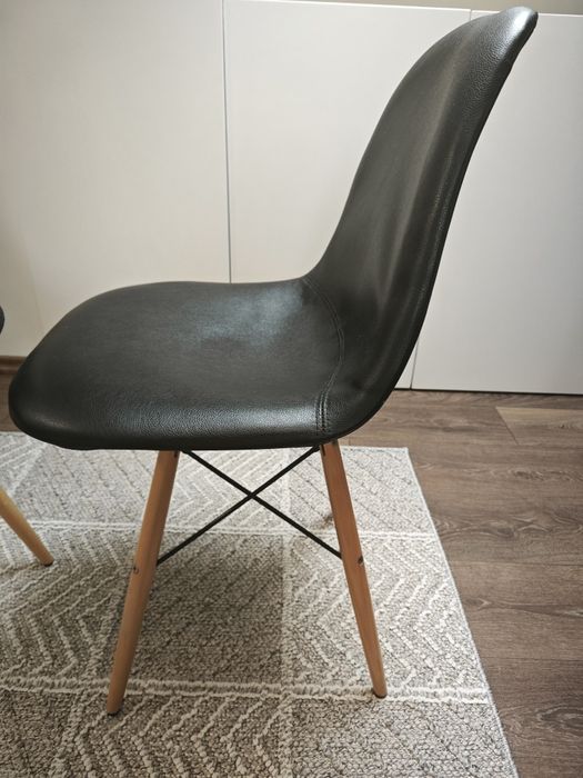 2 броя  кожени столове