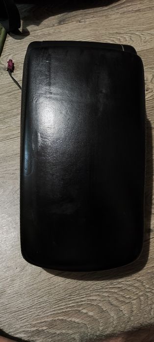 Продам подлокотник на ауди