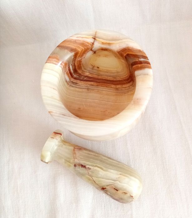 Красиво хаванче с пестик от мраморен оникс