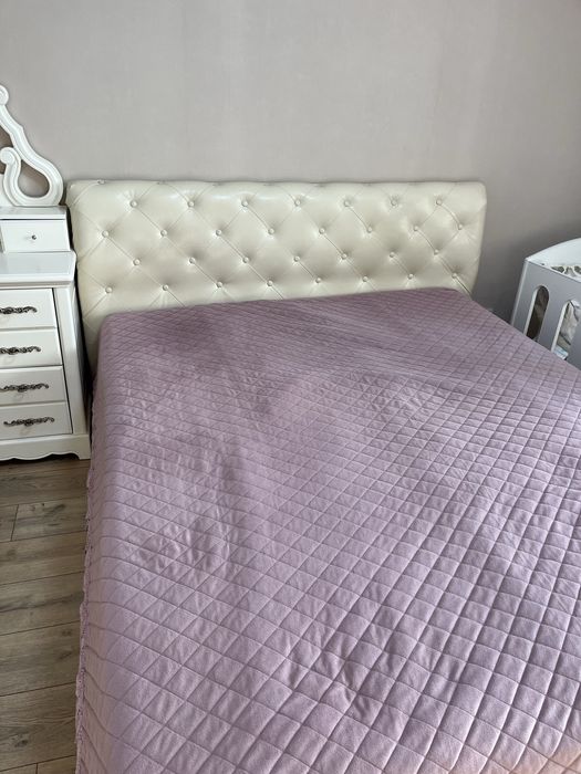 Кровать двухспальная продам