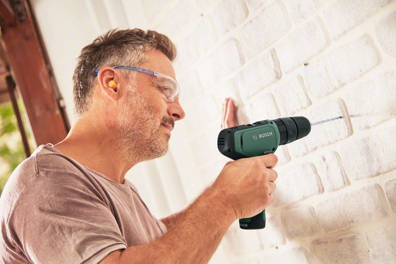 Аккумуляторный дрель-шуруповерт(с набором) BOSCH EASYDRILL 1200