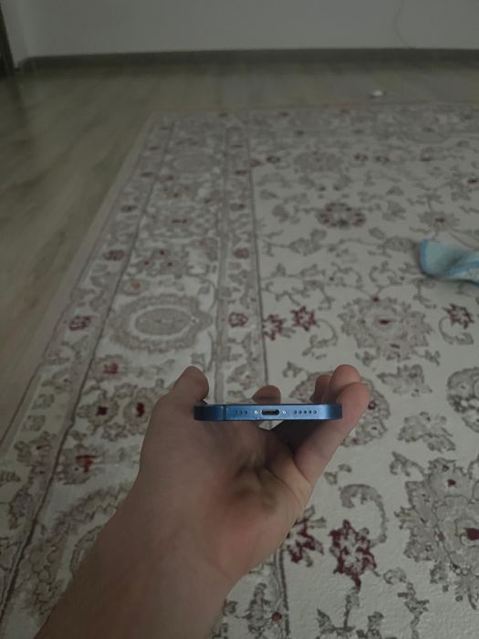 Продам Iphone 12