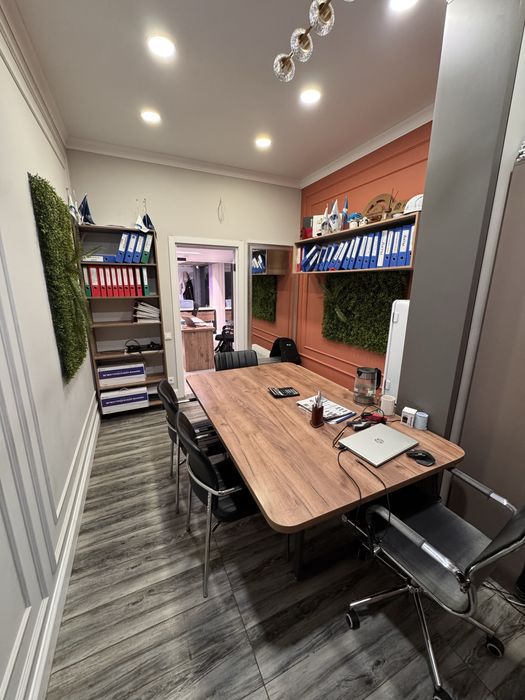 Сдам кабинет и 3 стола