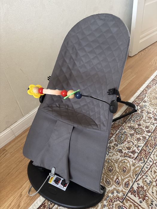 Детский шезлонг в сером цвете