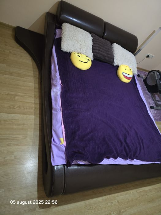 Pat modern din piele