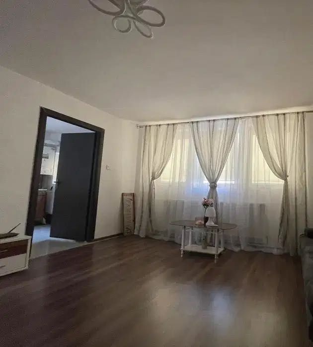 Proprietar Închiriez apartament o cameră