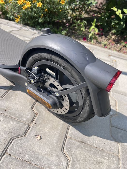 Trotineta Xiaomi Electric Scooter 4 Lite (2nd Gen) – Ca nouă, doar 20 km, cumpărată nouă
