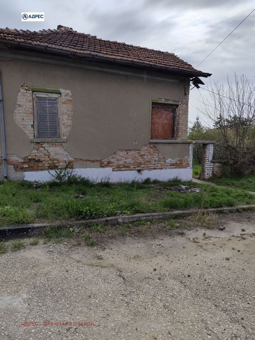 Къща в Плевен, област-с.Горна Митрополия площ 79 цена 27000