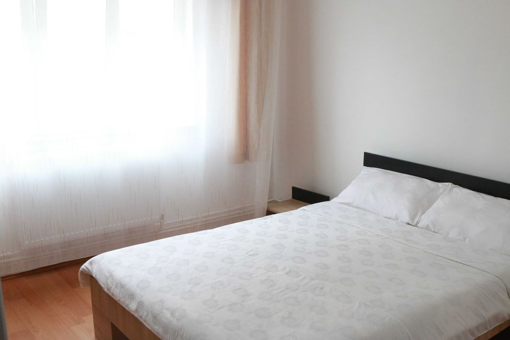 Inchiriez apartament 2 camere etajul 1