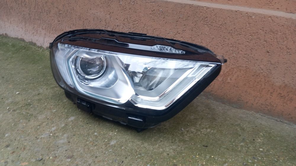 Aripă stg față +far dr xenon adaptiv cu lumini de zi led impecabil ford ecosport 2019-2023