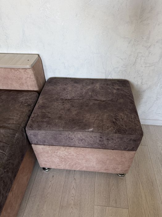 Продам угловой диван + кресло +пуф