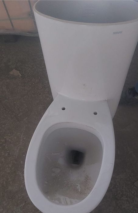 Унитаз цельнолитой