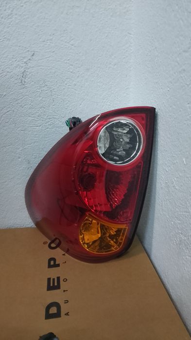 Lampa stop Mitsubishi l200  l 200 stop far aripa bara oblon grila bena lada Mitsubishi l200