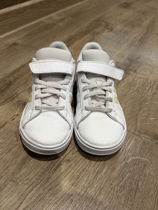 Продавам детски маратонки ADIDAS