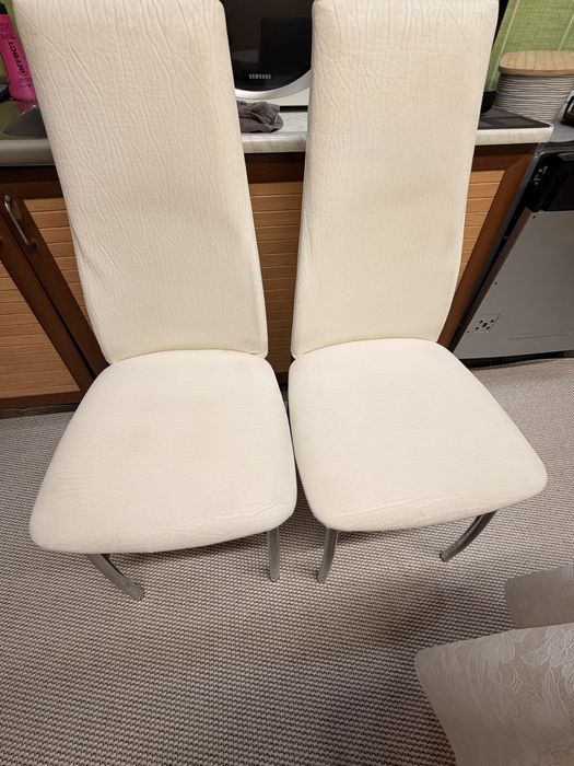 Продам стулья белые 4 штуки