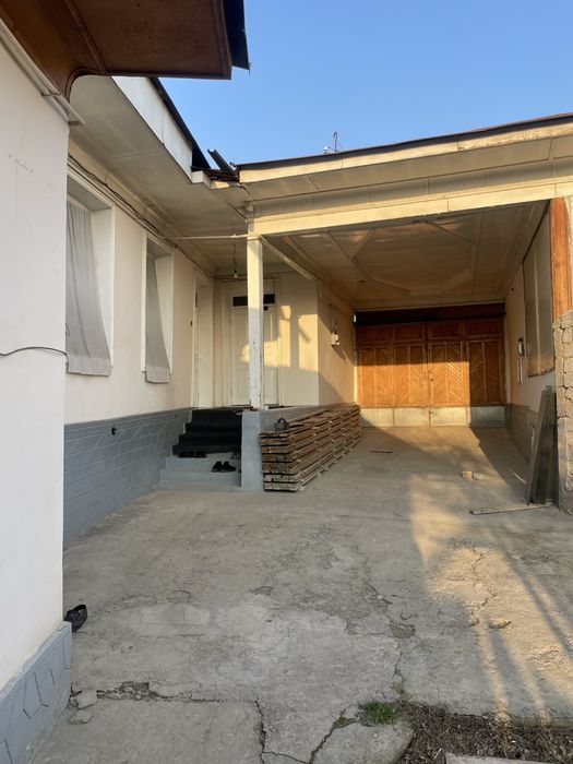 uchastka sotiladi srochna