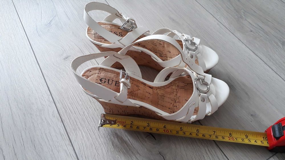 Sandale damă Guess măsura 36 culoare alb cu platformă
