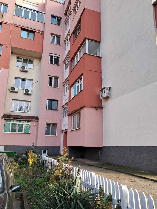 Продава се Двустаен апартамент в Русе, Център - 62 кв.м за 904 €/кв.м - Снимка #1
