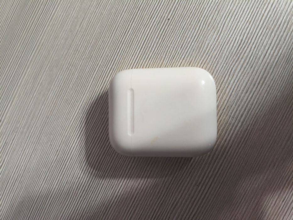 Продаю кейс от наушников airpods 2