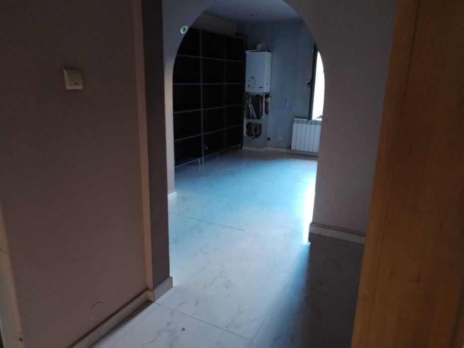 De vanzare apartament/spatiu comercial