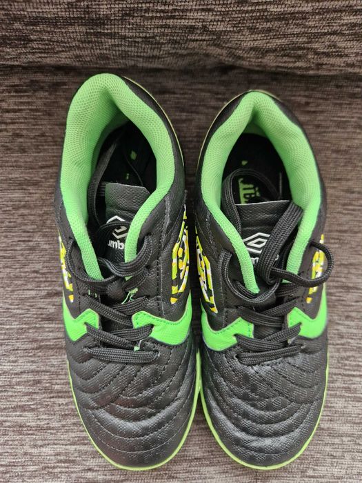 Детски бутонки за футбол Umbro