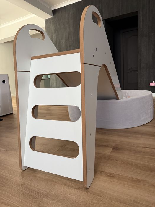 Tobogan cu piscina bile