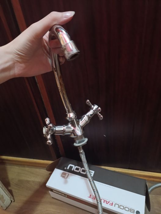 Кран-сместитель с двумя кранами, полуоборот