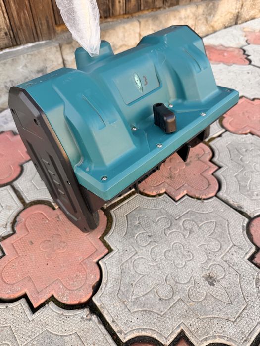 Снегоуборочная лопата