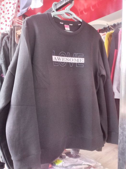 Arzon kiyimlar hammasi 50.000.   Optom oladiganlarga tovar ancha bor