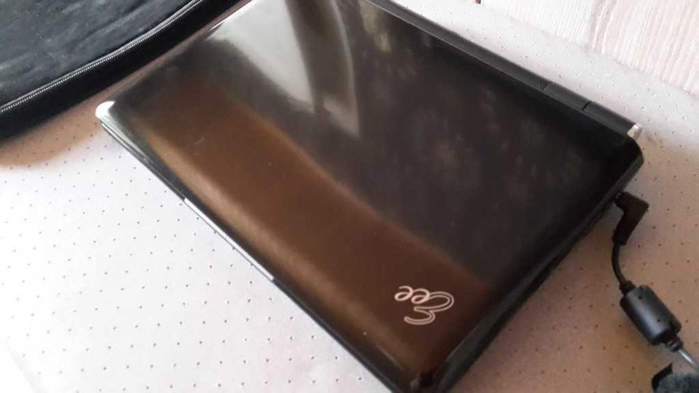 Лаптоп Asus Eee PC 904HD-бартер за радиокасетофон