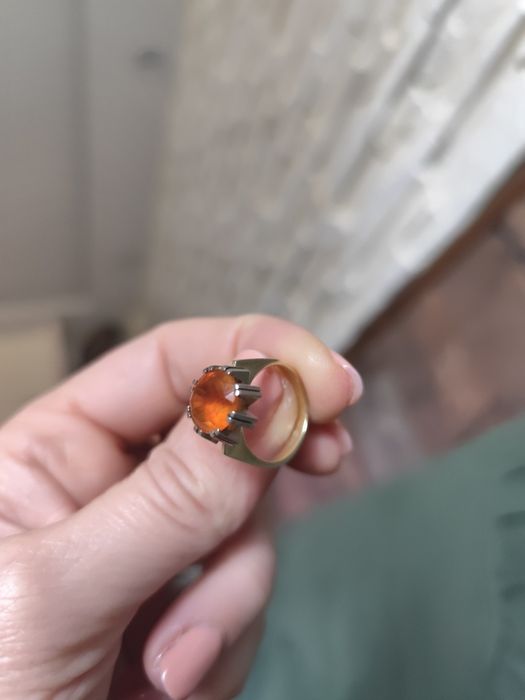 Златен пръстен с кехлибар  5гр/14кр 750лв